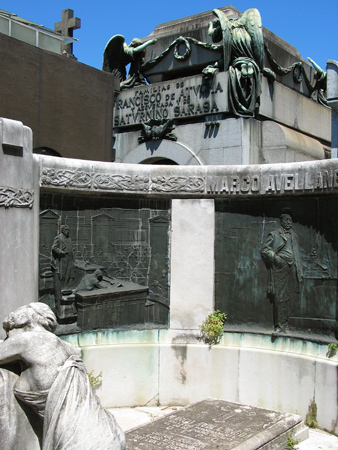 Recoleta Cemetery, Buenos Aires, Familias de Atucha y Sarasa