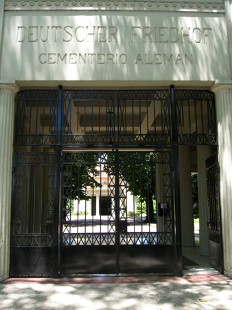 Cementerio Alemán, entrance, Juan Kronfuss