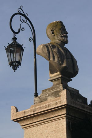 Recoleta Cemetery, Buenos Aires, bust