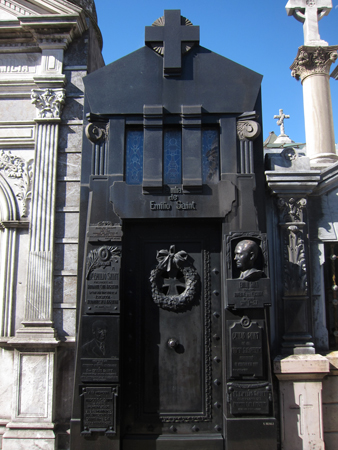 Recoleta Cemetery, Emilio Saint, Águila