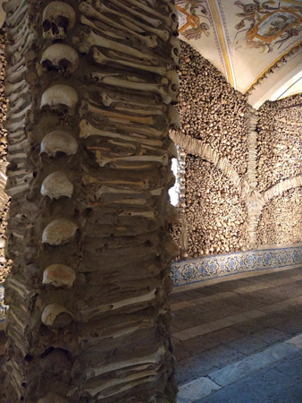 Évora, Portugal, Capela dos Ossos, bone chapel