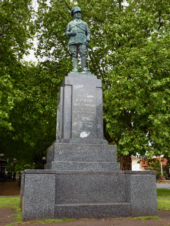 Balcarce, Provincia de Buenos Aires, José Félix Uriburu statue