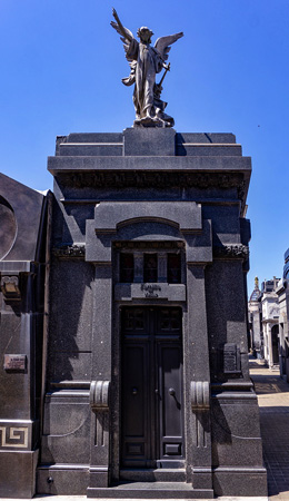 Recoleta Cemetery, Buenos Aires, De Viñas